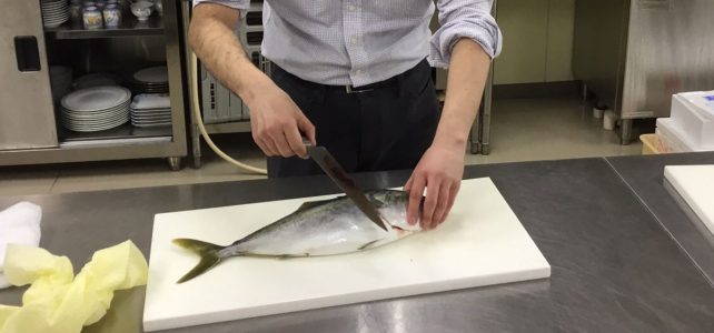 3月例会「男の料理教室」“魚の3枚おろし“ができる男ってカッコイイよね! 3月例会「男の料理教室」“魚の3枚おろし“ができる男ってカッコイイよね!